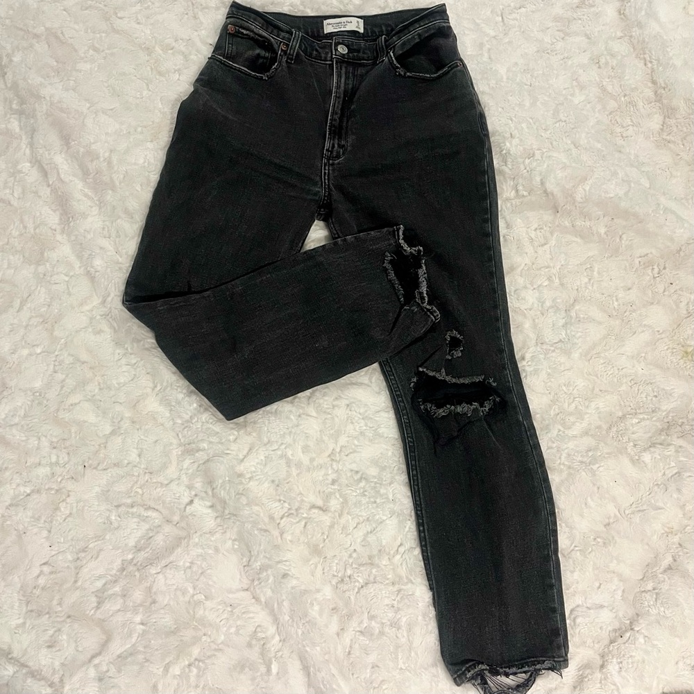 Abercrombie & Fitch The Ankle Straight Ultra High Rise Jeans in Distressed Black - Picture 9 of 16